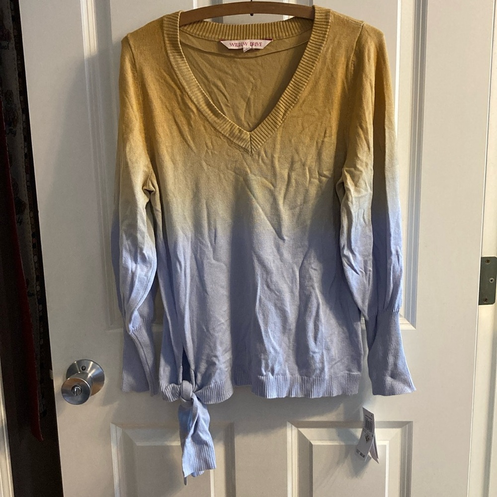 Size Small Macy’s Blue and Yellow Long Sleeve Sweater